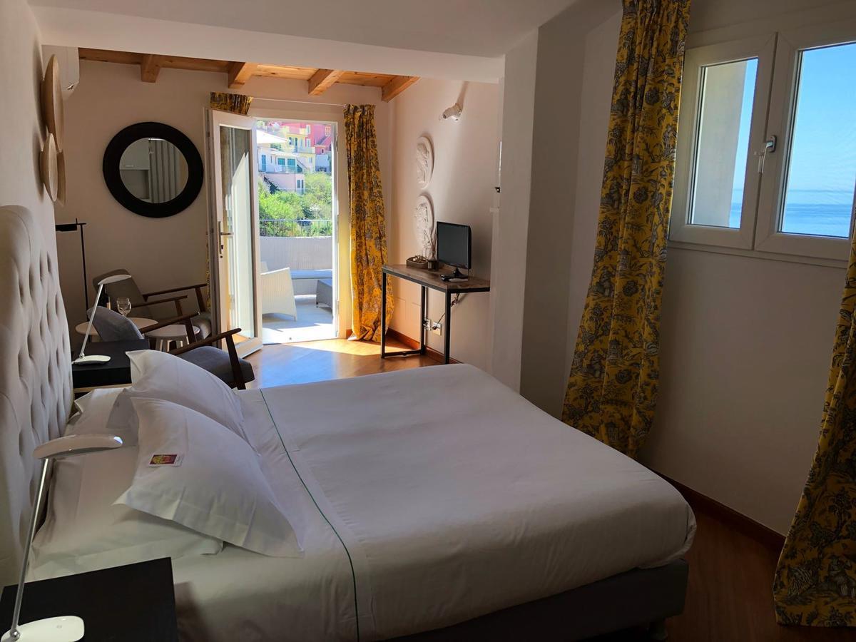 Deluxe Tweepersoonskamer met 1 of 2 Bedden en Uitzicht op Zee