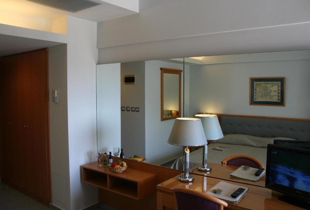 Doppel-/Zweibettzimmer mit seitlichem Meerblick