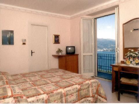 Tweepersoonskamer met 1 Tweepersoonsbed of 2 Aparte Bedden - Balkon en Uitzicht op het Meer