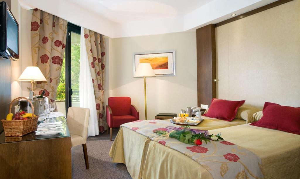 Twin Room (2 Adults)