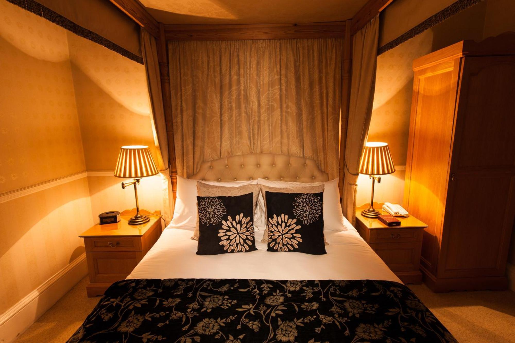 Doppelzimmer mit Himmelbett