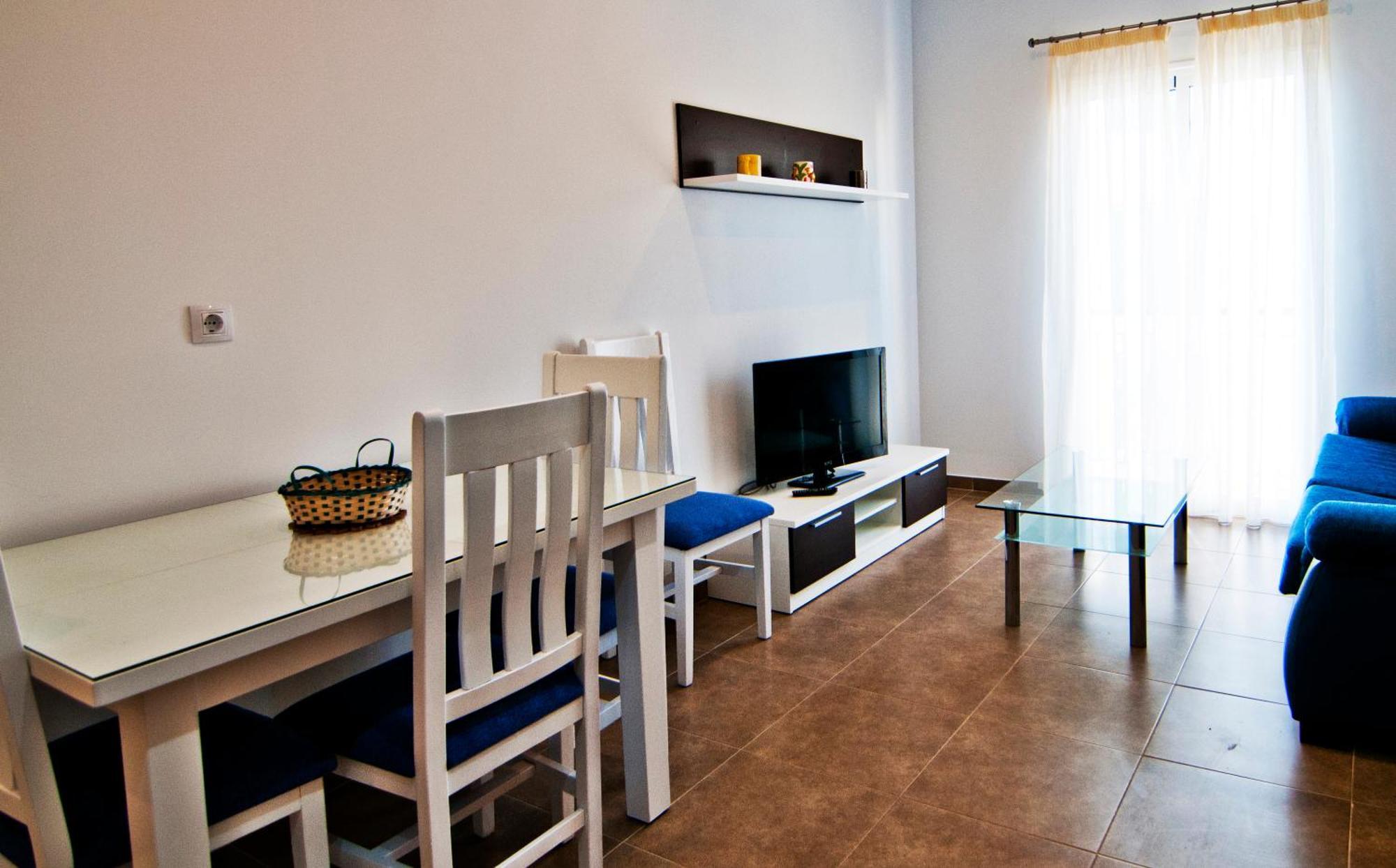 Three-Bedroom Apartment,686178807:JPEG