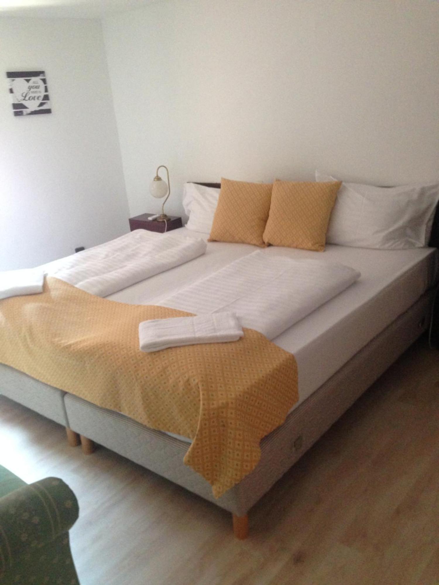 Family Room,1642307914:JPEG