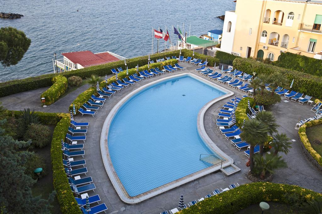 Quarto com Cama de Casal ou 2 de Solteiro - com Varanda e Vista do Jardim