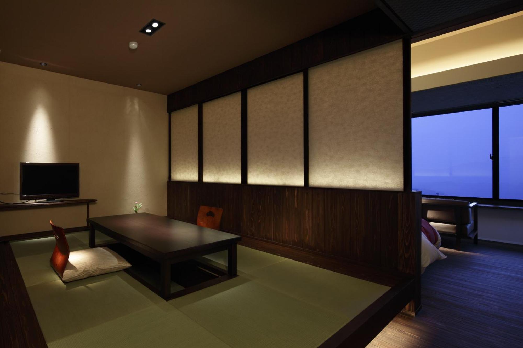 Japanese Western Twin Room Shower Mountain View Non-Smoking West Wing