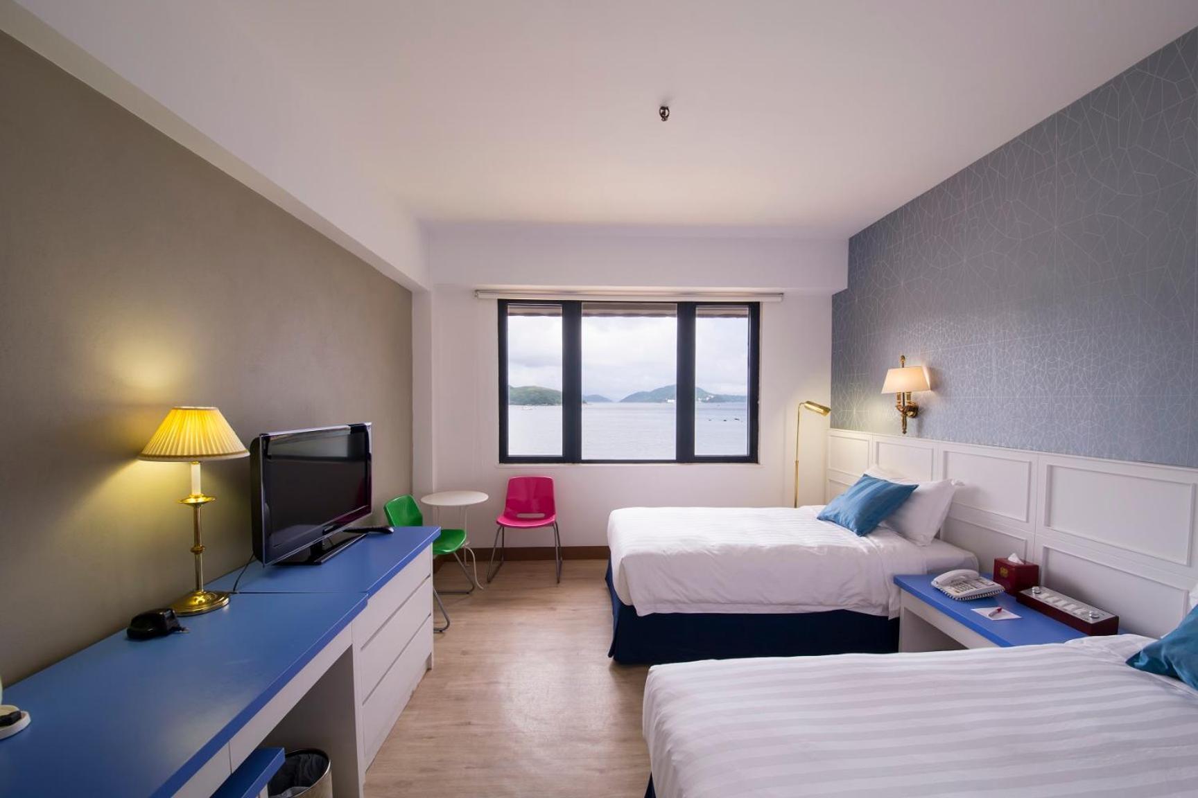 Quarto com 2 Camas de Solteiro e Vista do Mar
