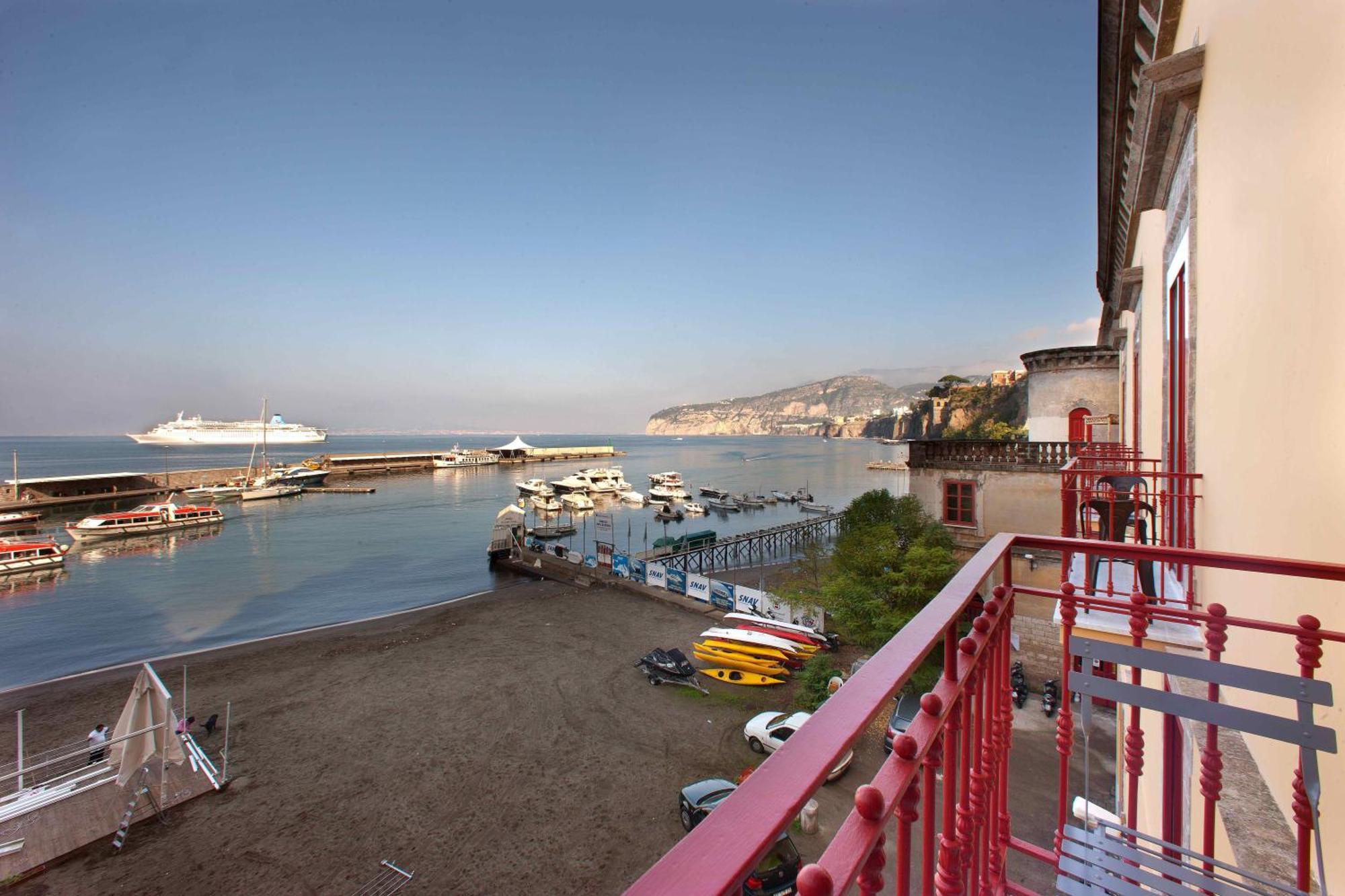 Deluxe Double Room with Balcony and Sea View,1038993757:JPEG