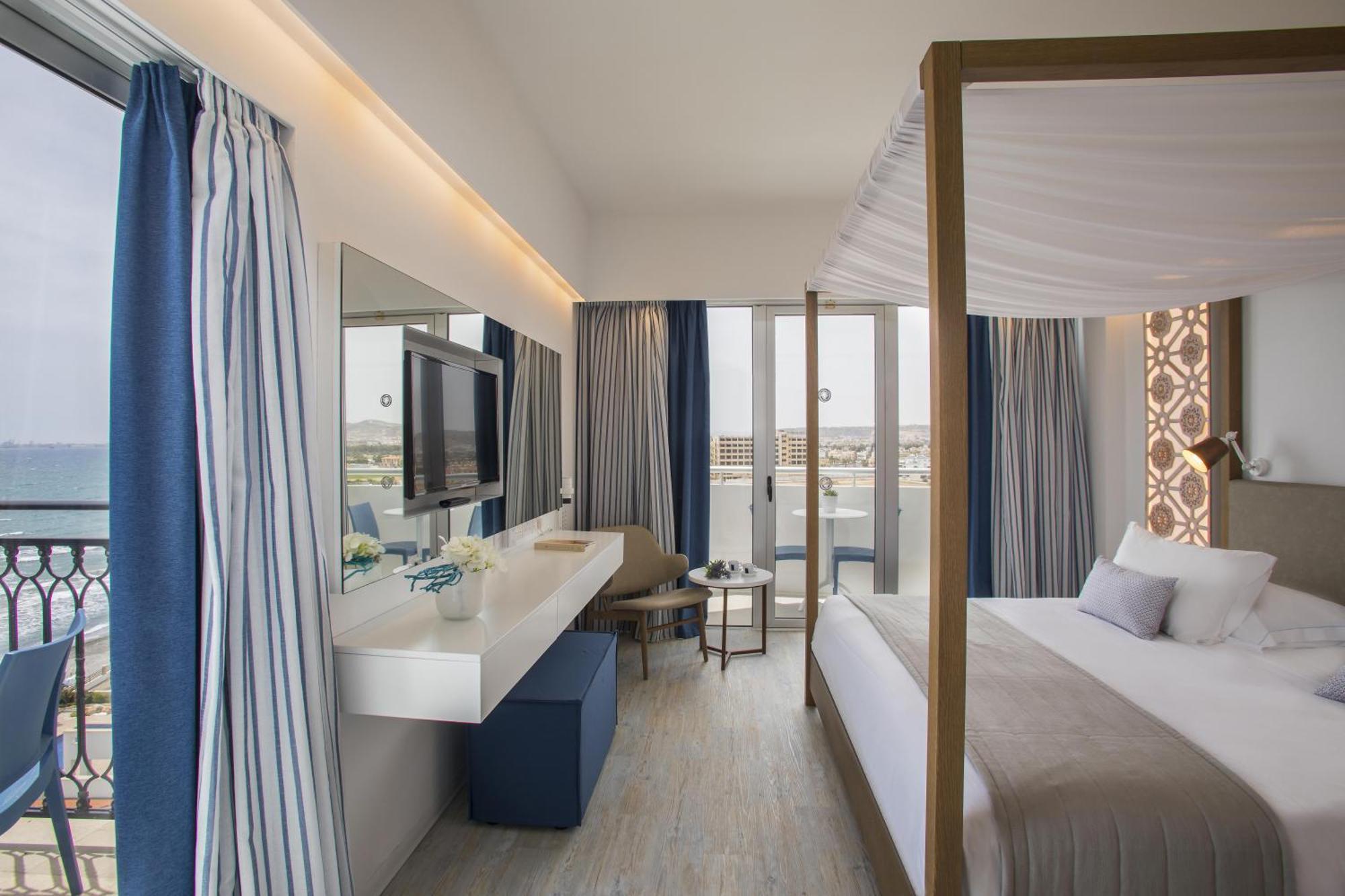 Habitación Doble Superior con vistas frontales al mar