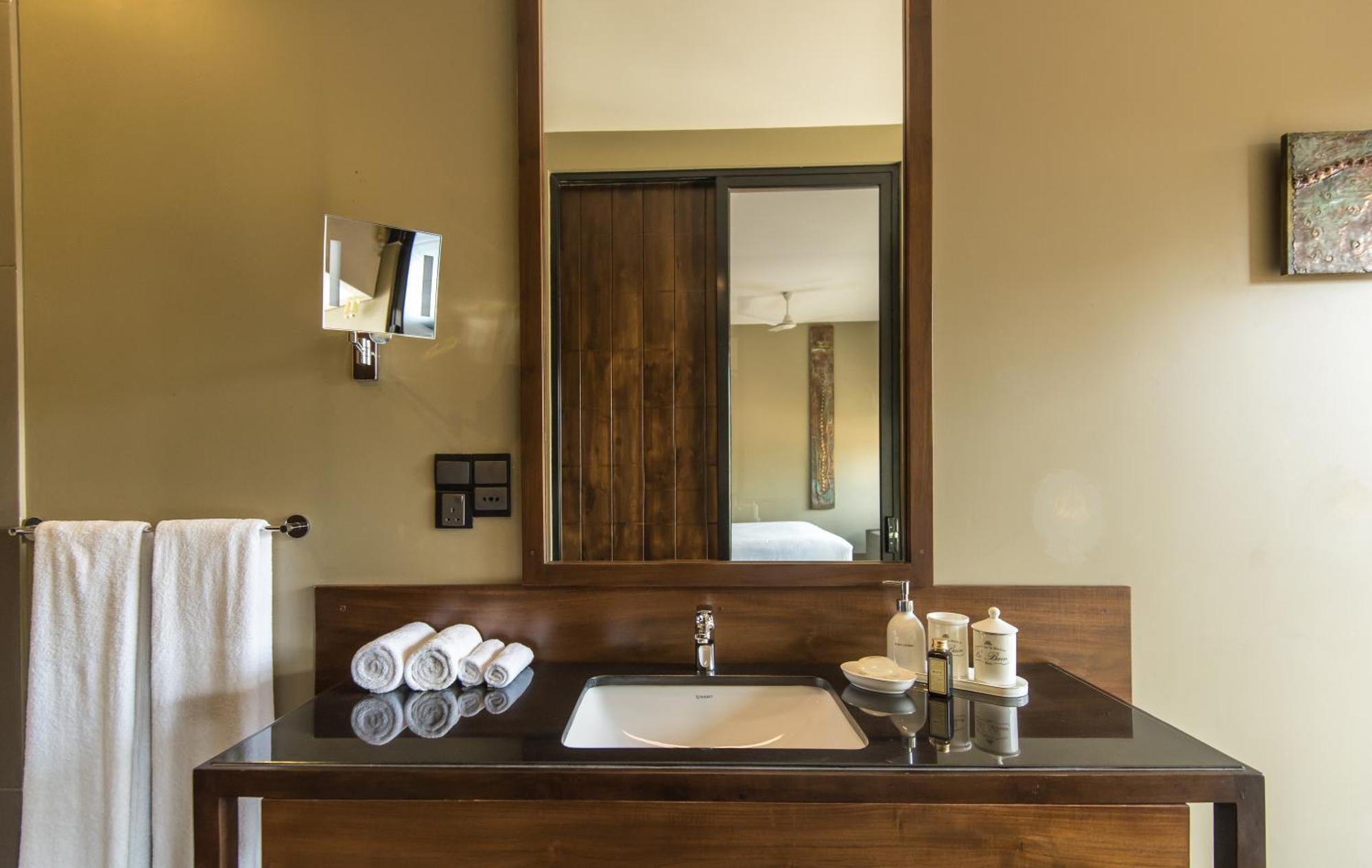 Deluxe Double Room at Lu Lin restaurant & the Canopy Bar