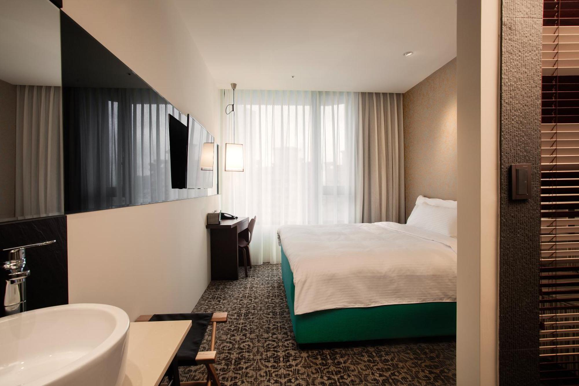 Classic Double Room,711458620:JPEG