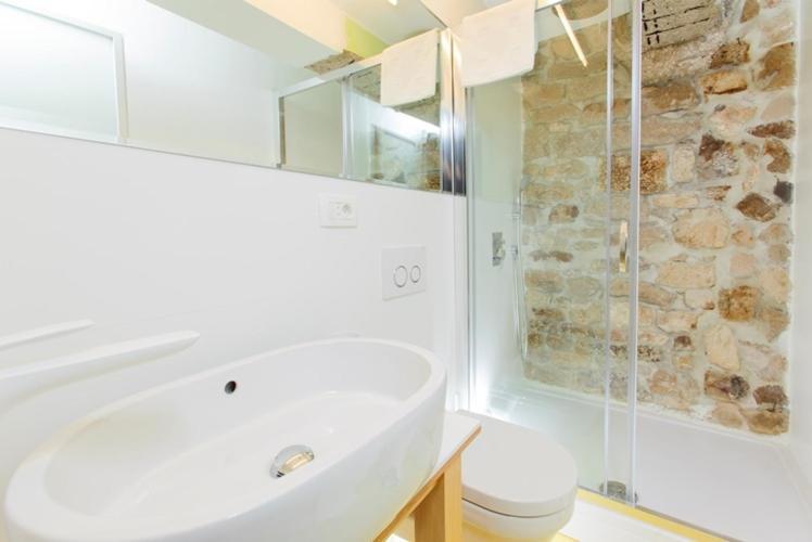 Deluxe Double Room with Balcony,714000298:JPEG