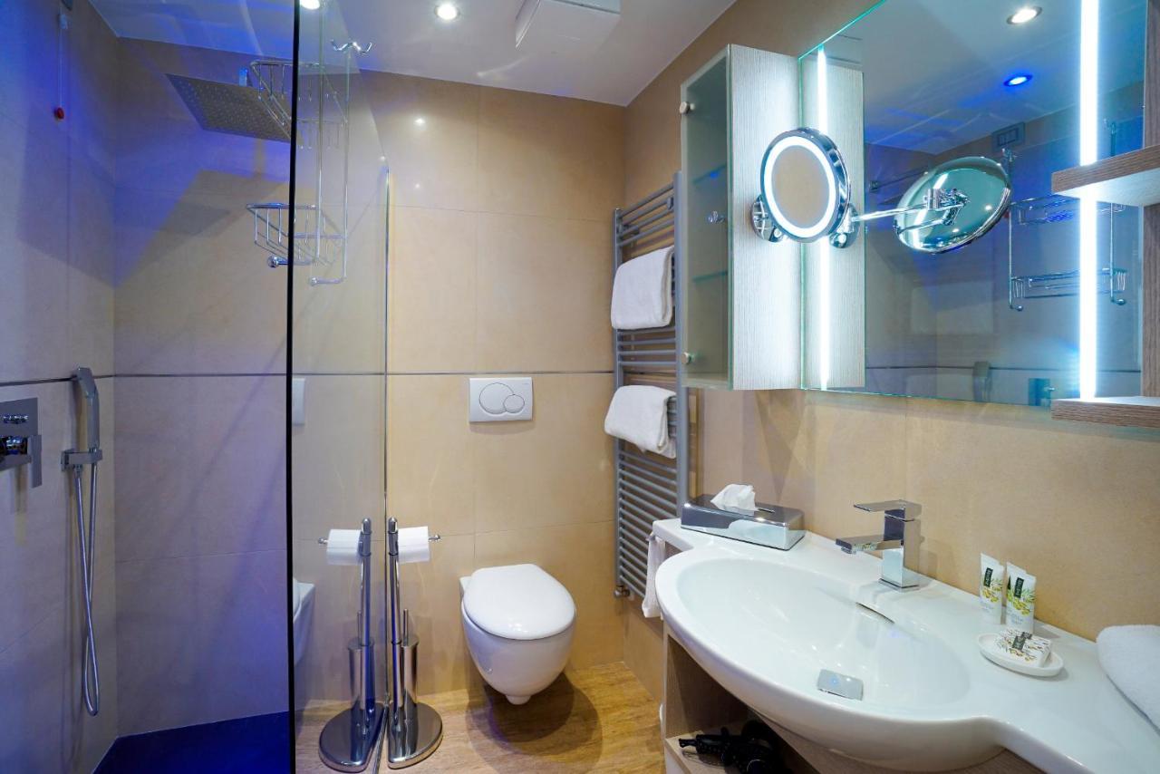 Standard Double Room,724135462:JPEG