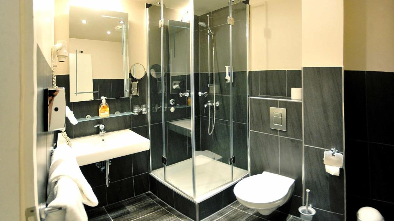 Economy Double Room above Disco