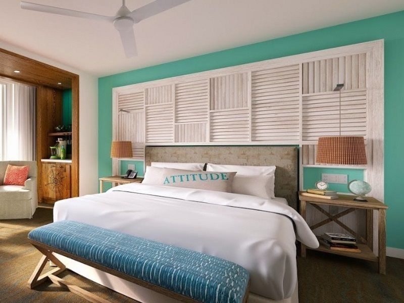 Zimmer Sunset mit Kingsize-Bett und Blick auf den Atlantic Intracoastal Waterway