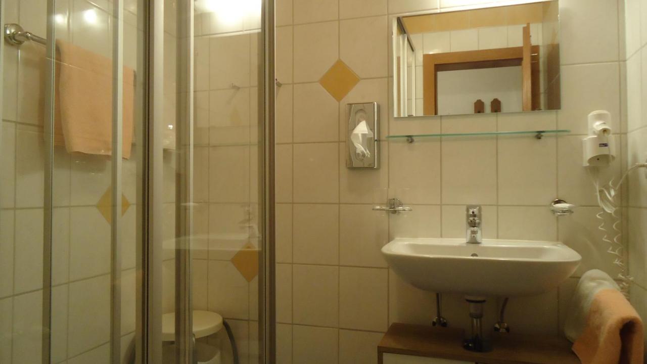 Single Room,791910696:JPEG