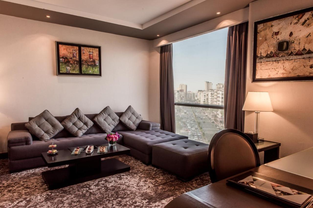 One Bedroom Suite, King Size Bed, City and Ocean View