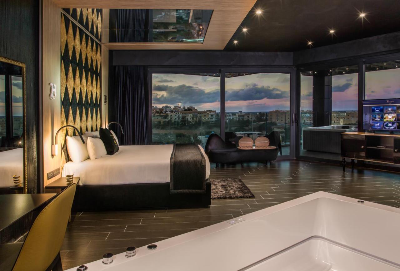 Suite Supérieure avec Terrasse et Bain à Remous