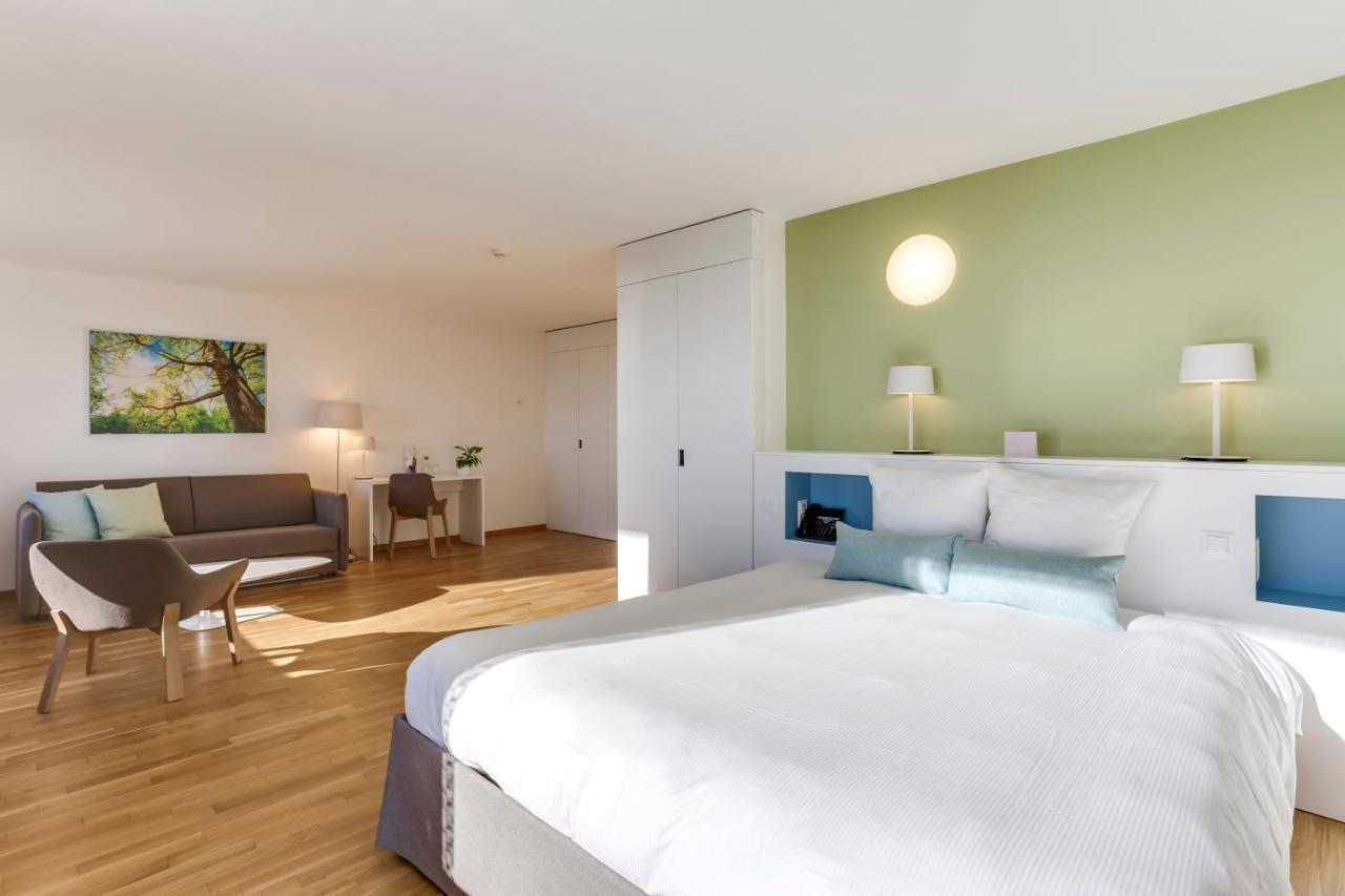 Doppelzimmer mit Kingsize-Bett