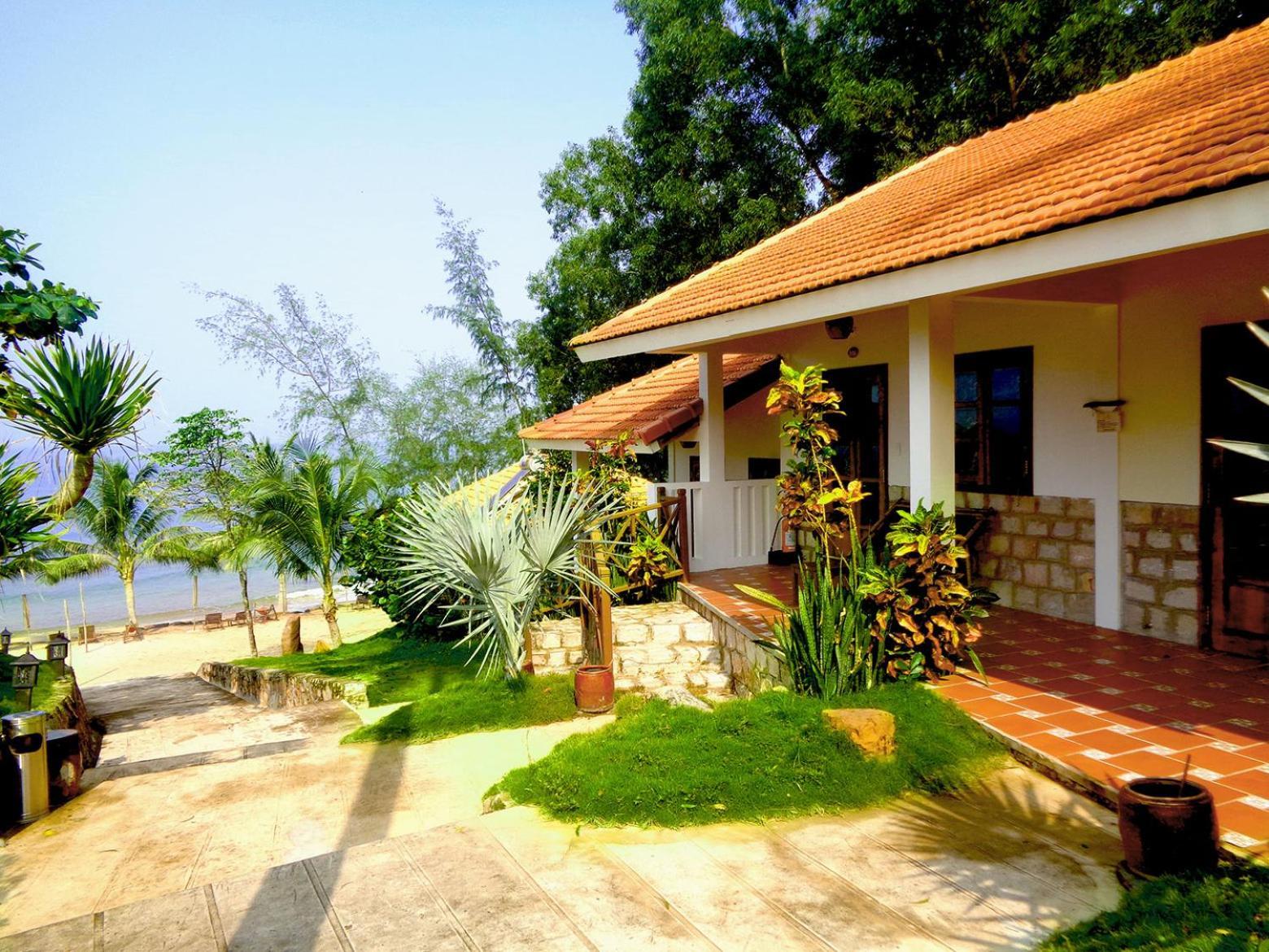 Deluxe Double Room with Partial Sea View,779847996:JPEG