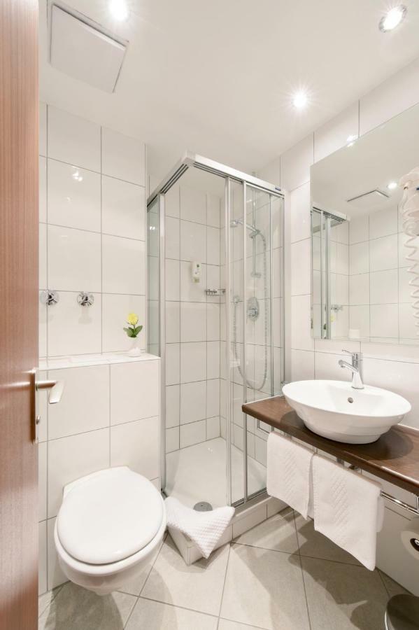 Economy Zweibettzimmer mit Straßenblick