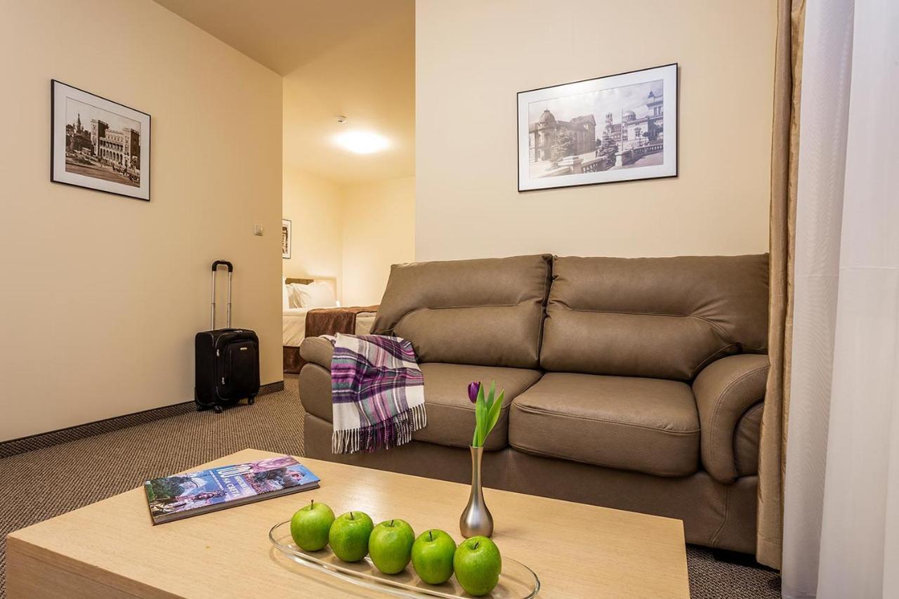 King Studio with Sofa Bed