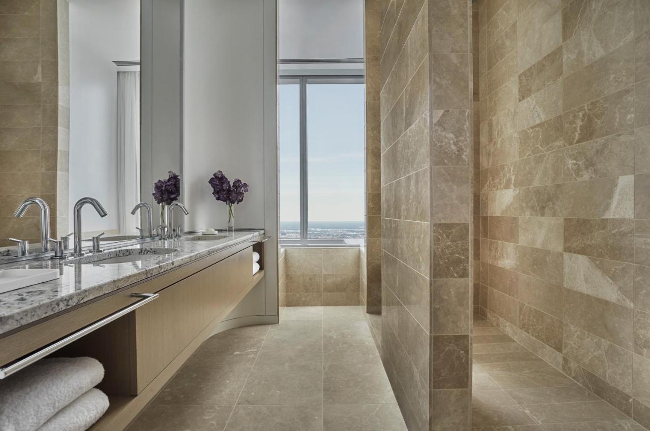 Premier Cityscape King Room