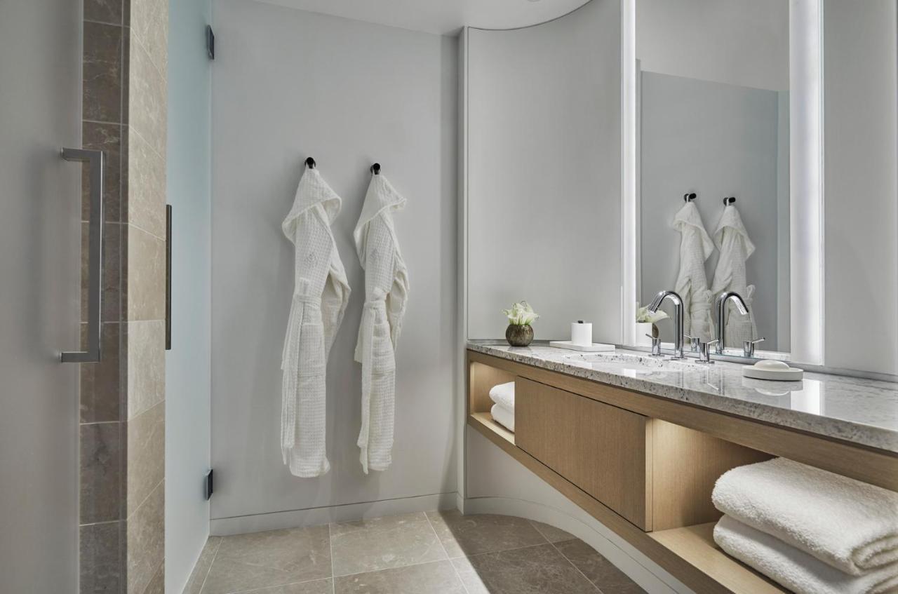 Premier Cityscape King Room