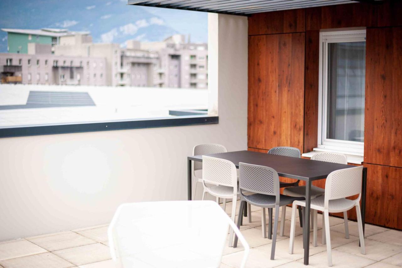 Two-Bedroom Apartment,985139767:JPEG