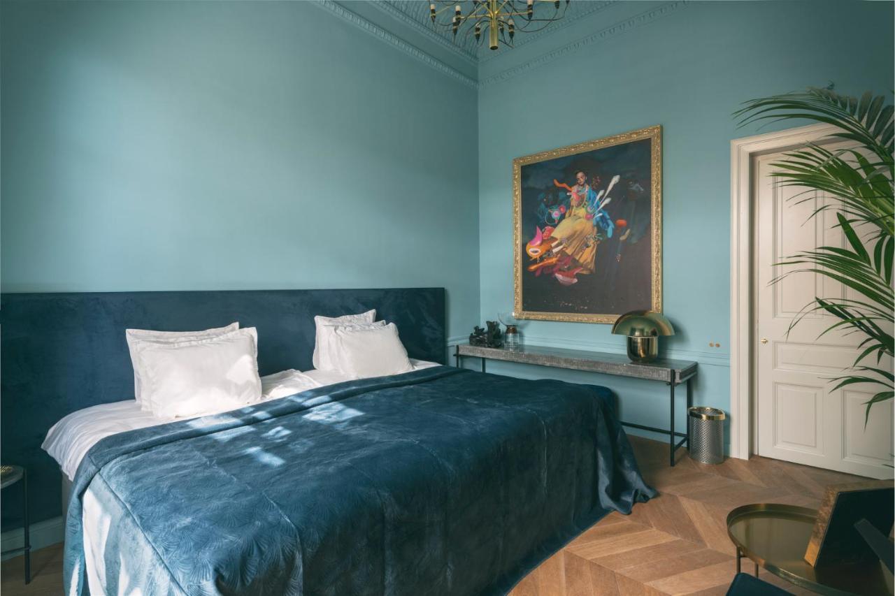 "Eretria" Suite with walk-in rain shower