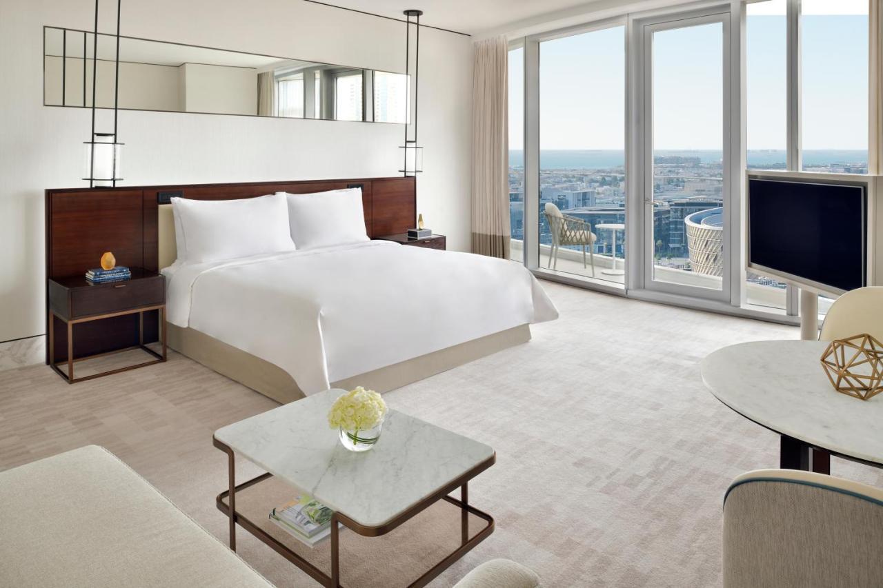 Suite Junior - Acceso exclusivo a la piscina infinita y al salón del club en la planta 54.