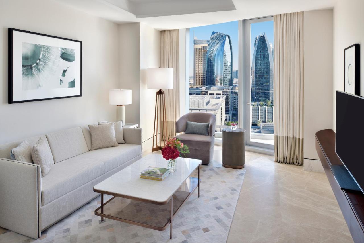 Suite Ejecutiva Sky View - Acceso exclusivo a la piscina infinita y al salón del club en la planta 54.