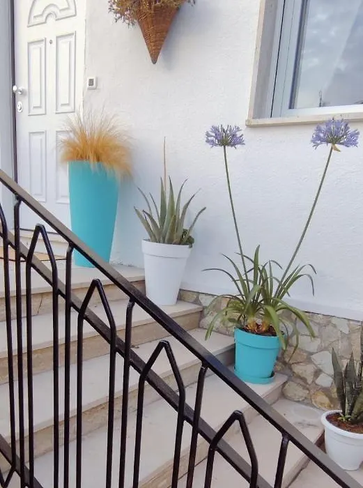 A Due Passi dal Mare B&B-1