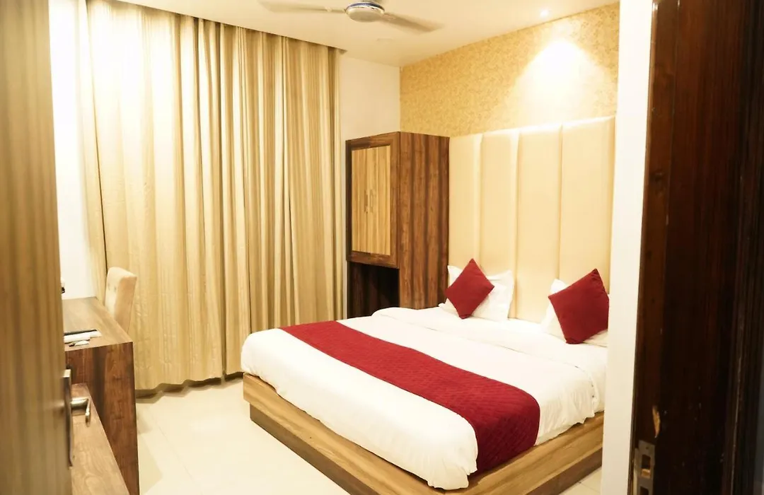 Hotel Malhotra Inn 50 Meter From Golden Temple-1