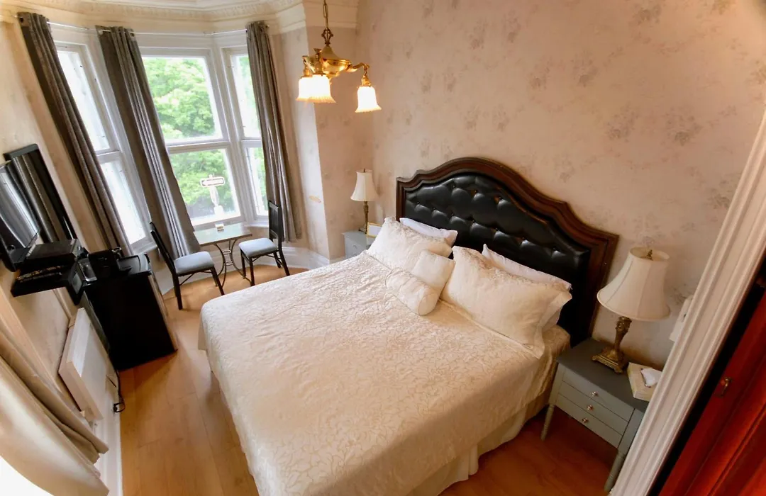 Manoir Sainte Genevieve-1