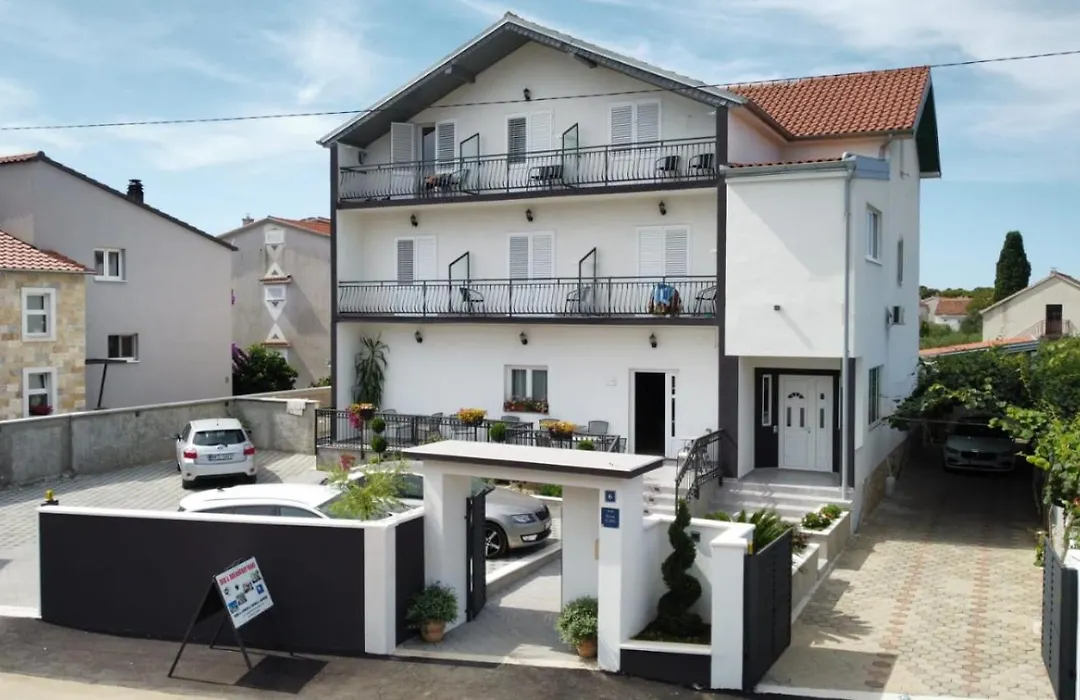 Bed & Breakfast Maki-1