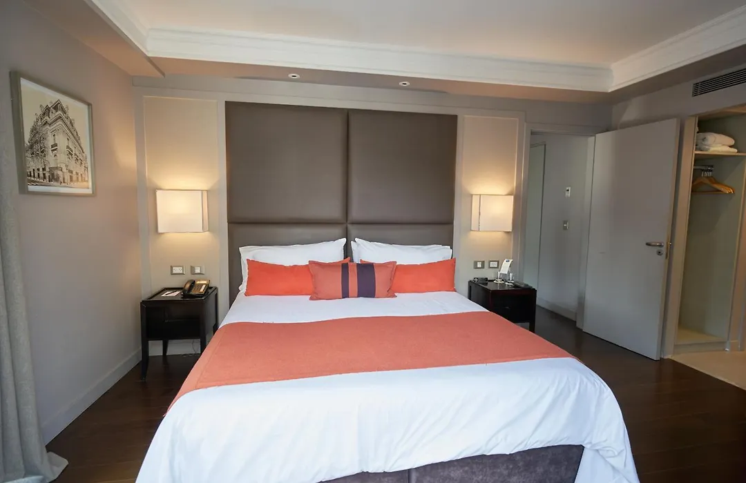 Carles Hotel-1