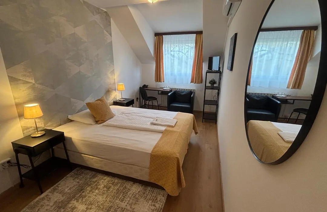 Hotel Gloria Budapest City Center-1