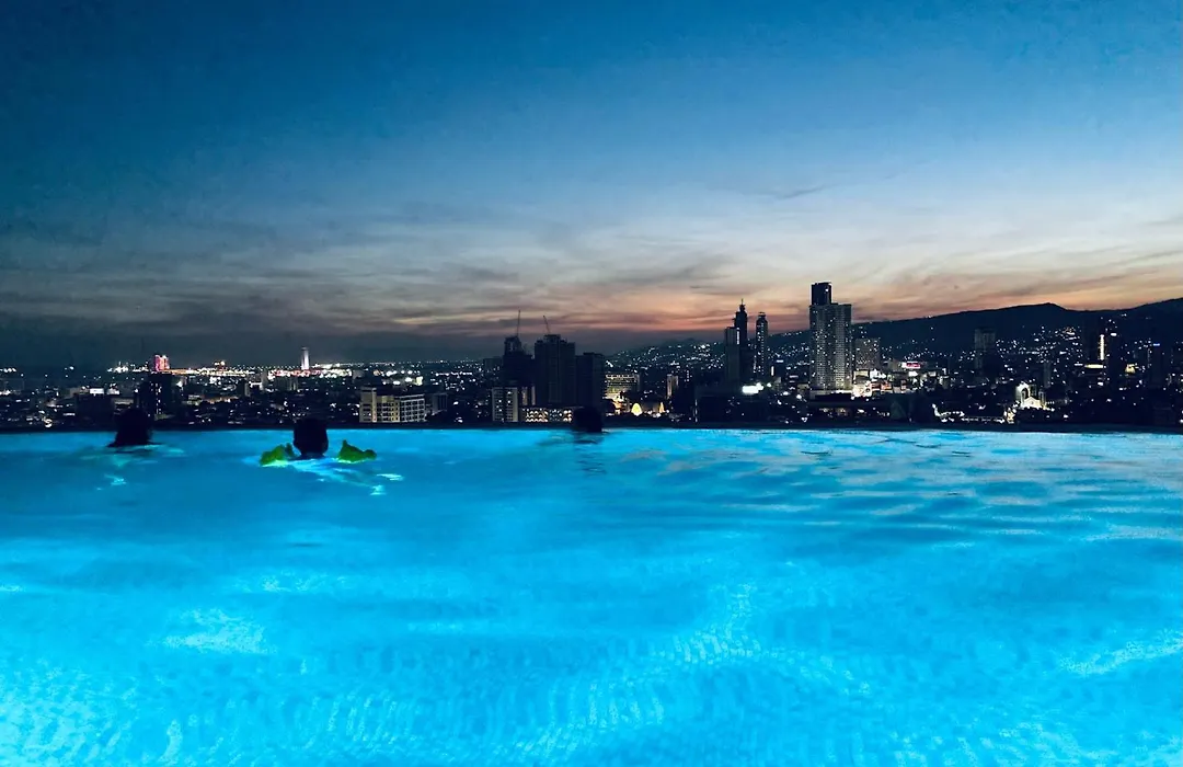 Calyx Residences High End 1 Bedroom Unit-1