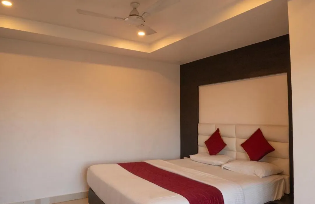 Hotel Horizon Hues-1