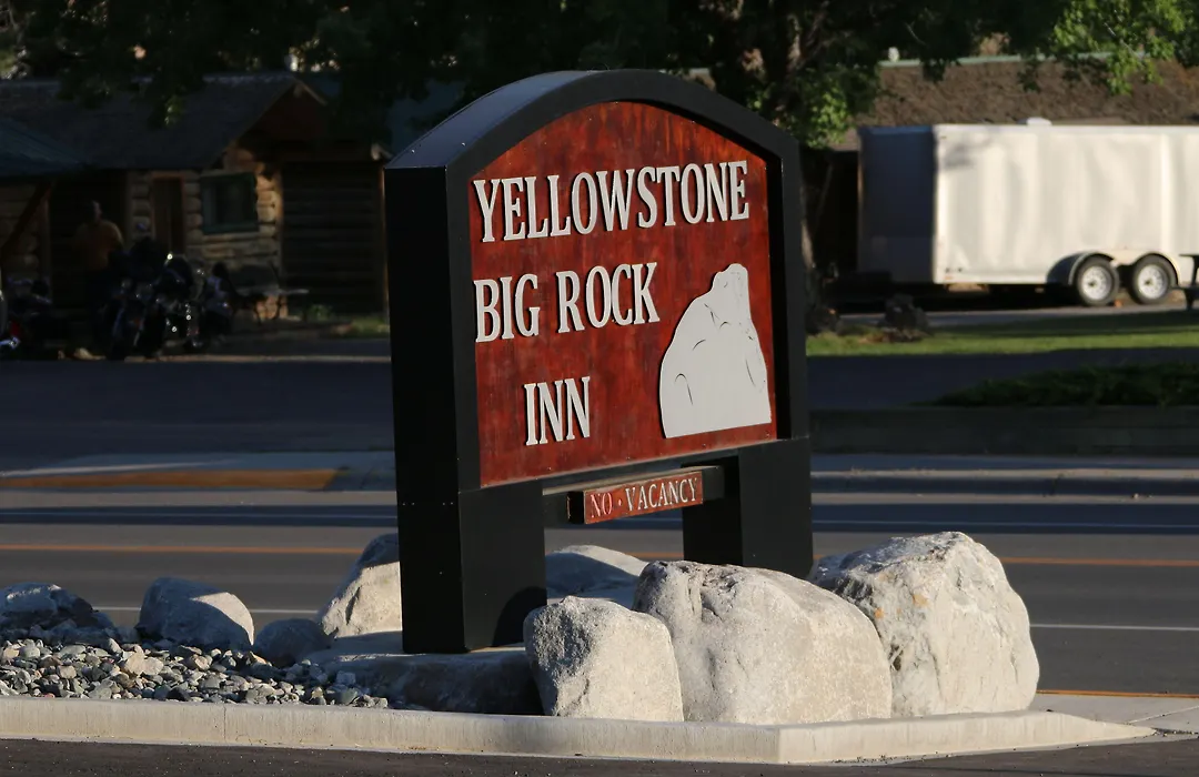 Yellowstone Big Rock Inn-1