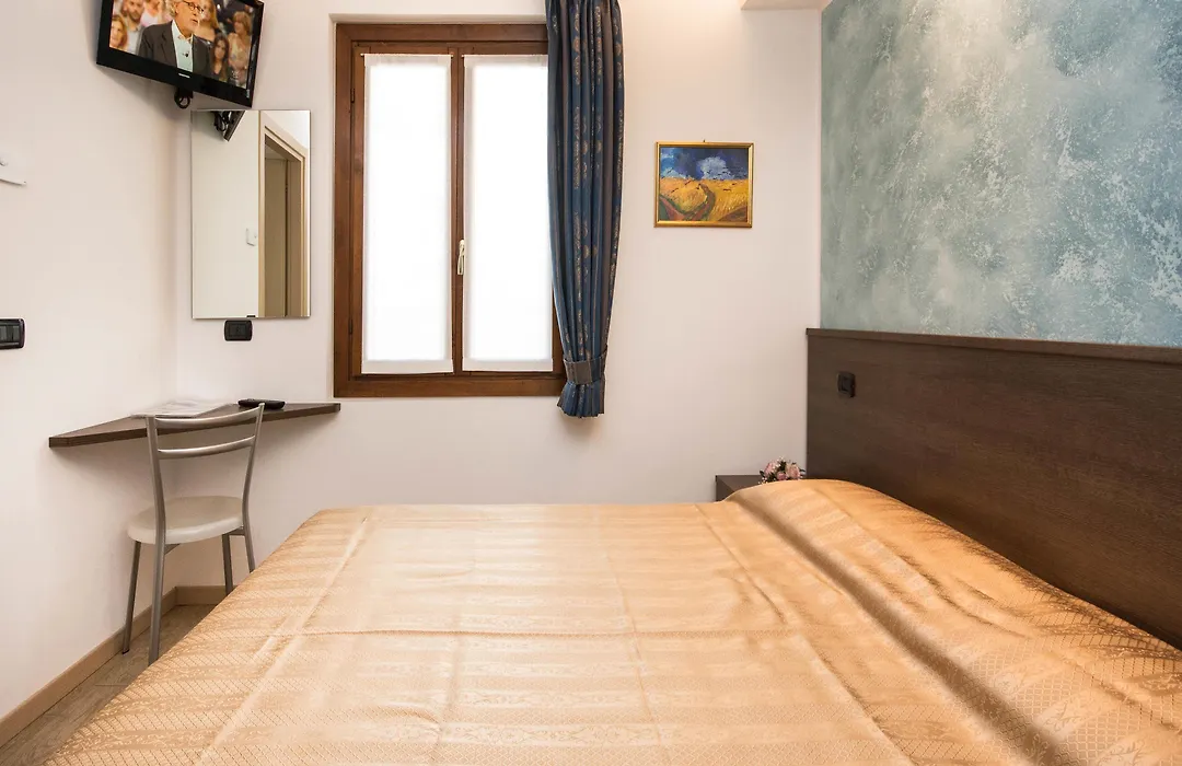 B&B Lori-1