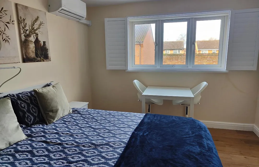 Clifton House O2 & Excel Rooms With Private Bathroom And Breakfast Option-1
