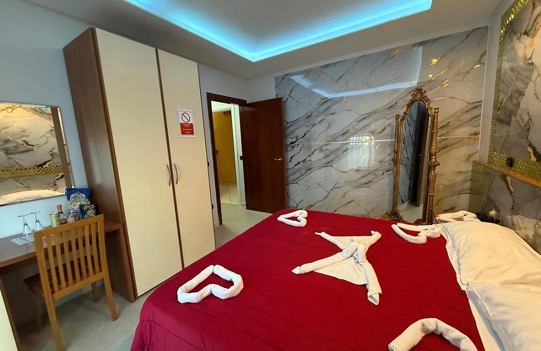 Hotel Happy Days-1