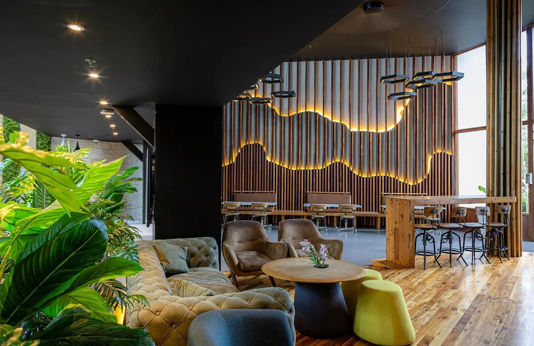 Giraffe Beach Hotel-1