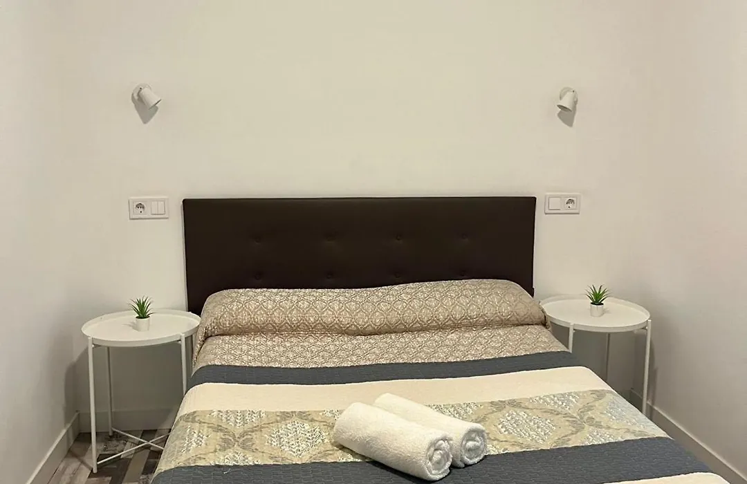 Hostal Andrea Granvia-1