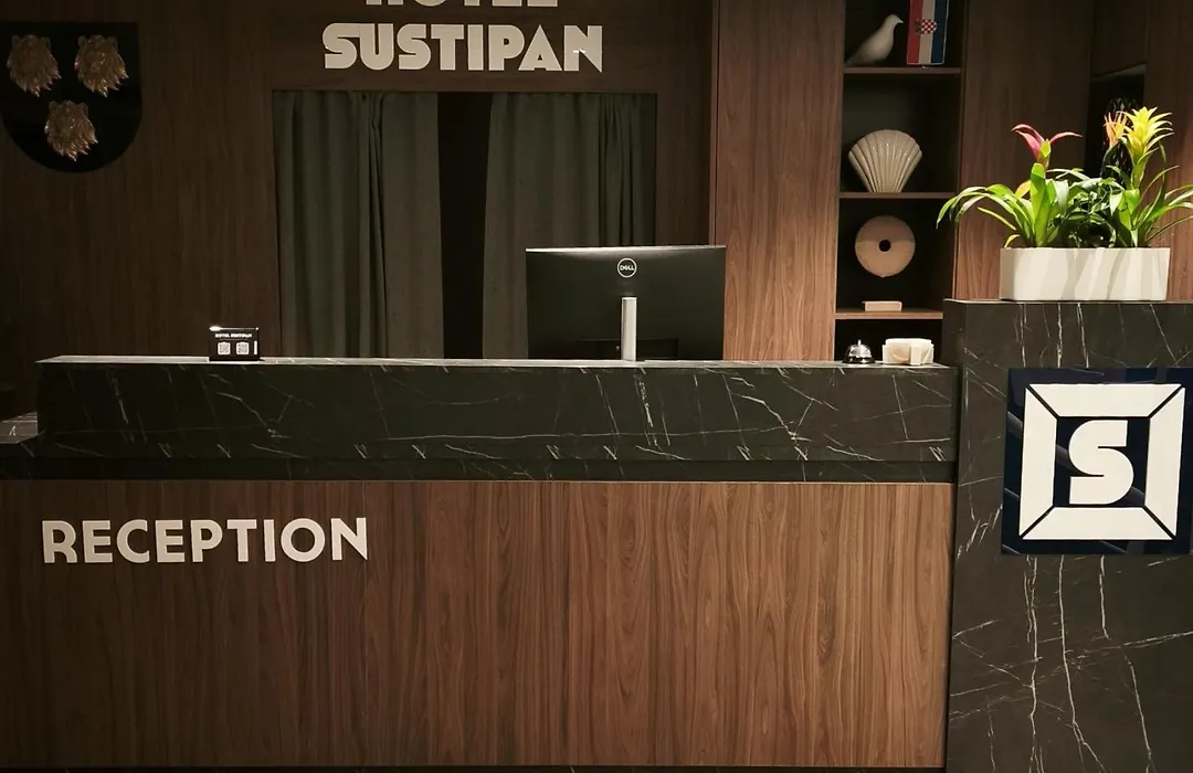 Hotel Sustipan-1