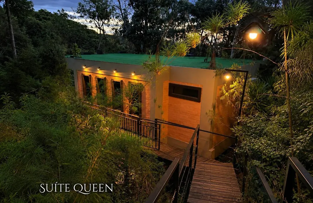 Casa Container 80 - Suítes privativas e sofisticadas integradas à natureza-1