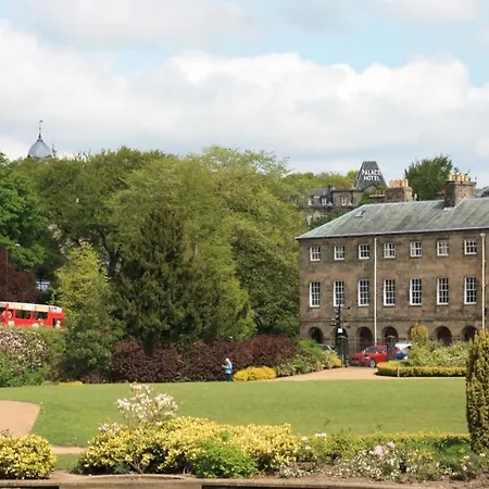 No 6 The Square Tearooms & Accommodation-2