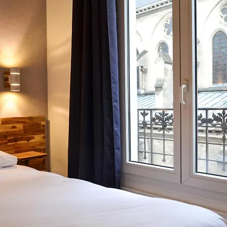 Hotel De La Perdrix Rouge-3
