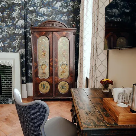 The Black Lion Pub&Boutique Guesthouse-3